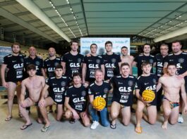 Gli atleti della Waterpolo Napoli Lions allo Stadio Maradona con Eutylia