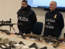 Ecco l'arsenale del boss Raffaele Imperiale: era nascosto in provincia di Napoli. Tra le armi anche kalashnikov e bombe a mano