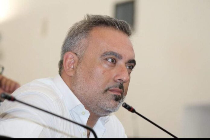 "Portiamo la Nazionale Italiana di calcio ad allenarsi a Scampia": l'appello dello scrittore Rosario Esposito La Rossa "Portiamo la Nazionale Italiana di calcio ad allenarsi a Scampia": l'appello dello scrittore Rosario Esposito La Rossa