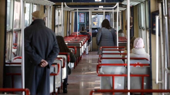 Circumvesuviana, linea Napoli-Sorrento: "Eav taglierà le fermate fino a Torre Annunziata"