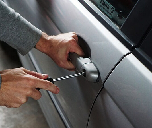 Cimitile-San Vitaliano: Maresciallo libero dal servizio sventa furto d'auto. Due i ladri inseguiti ed arrestati