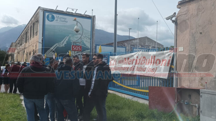 Castellammare, sit-in dei disoccupati a Marina di Stabia: nel porto turistico la "Fiera del Lavoro" di Pompei