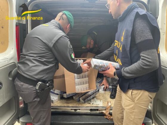 Un capannone a Boscoreale adibito a deposito clandestino di sigarette di contrabbando