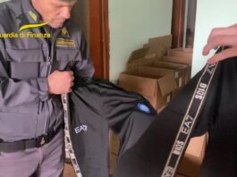 Immenso deposito del "falso" dedicato al Napoli Calcio: blitz a San Giuseppe Vesuviano