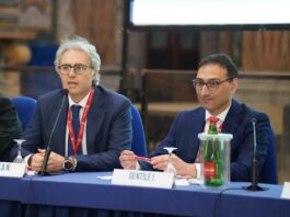 Covid, il monito da Napoli: “Nell'ultimo mese 2,8 milioni i nuovi casi nel mondo, con 18mila morti”