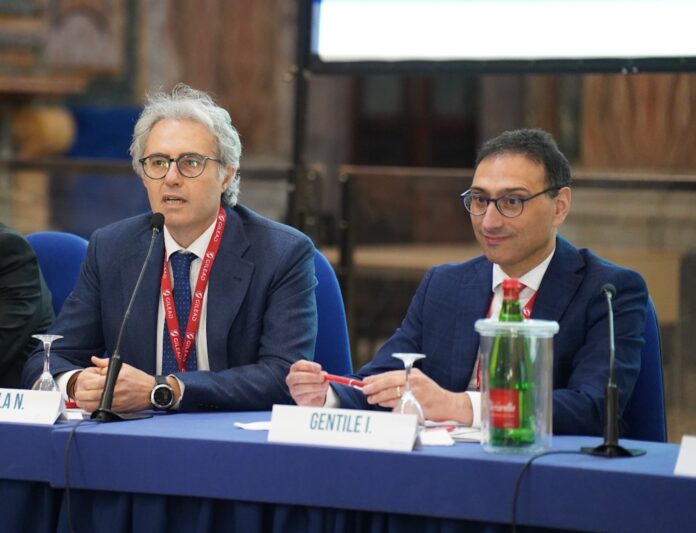Covid, il monito da Napoli: “Nell'ultimo mese 2,8 milioni i nuovi casi nel mondo, con 18mila morti”