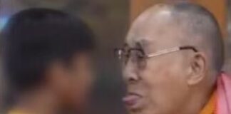 Il Dalai Lama si scusa per aver chiesto ad un bambino di succhiargli la lingua. Grande l'indignazione