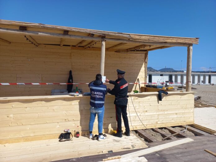 Pozzuoli, controlli negli stabilimenti balneari: 6 persone denunciate per abusi