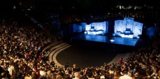 "La Regione Campania cancella il teatro a Pompei": caos e indignazione, attacco alla cultura