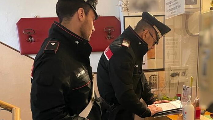 Castellammare, ecco la truffatrice di Pasqua: documenti falsi e sparisce, caccia a una donna