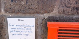 A Gragnano due targhe per Giulio Regeni e Mario Paciolla: "Tenere viva la ricerca della verità"