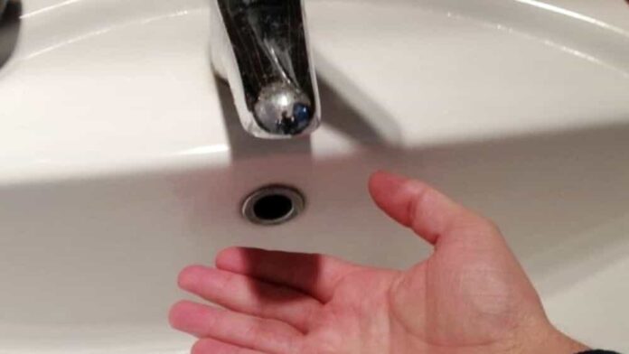 Castellammare, centinaia di famiglie senz'acqua da ieri sera: un calvario di 18 ore per i cittadini