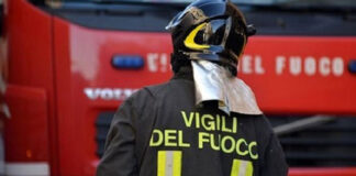 Santa Maria la Carità, camion in fiamme: vigili del fuoco aggrediti durante l’intervento