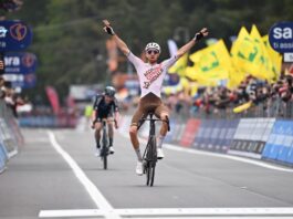 L'azzurro lascia il campo al rosa per un giorno: a Napoli oggi partenza e arrivo della sesta tappa del Giro d'Italia