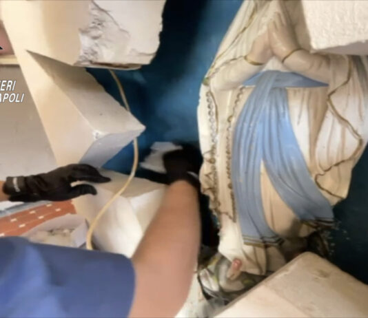 "Cocaina sotto le statue della Madonna": maxi-blitz dei carabinieri in provincia di Napoli