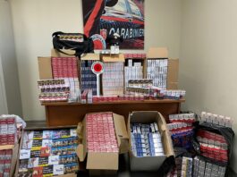 Melito di Napoli, contrabbando, coltelli e droga: due arresti. "Un quintale di sigarette sequestrato"