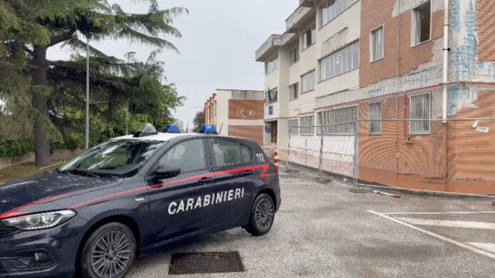 Lotta alla dispersione scolastica, blitz in provincia di Napoli: denunciate 105 persone per 65 minorenni Lotta alla dispersione scolastica, blitz in provincia di Napoli: denunciate 105 persone per 65 minorenni
