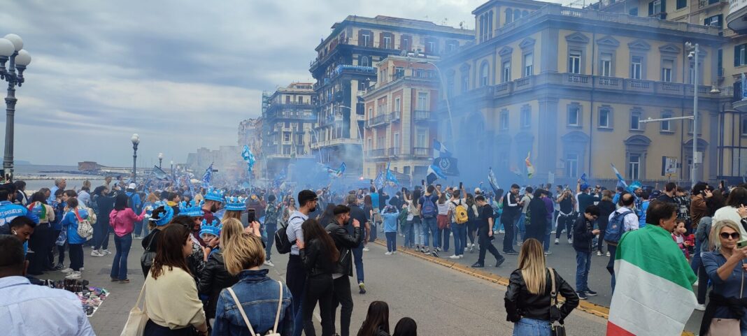 Viaggio nella città di Napoli, in attesa del terzo scudetto