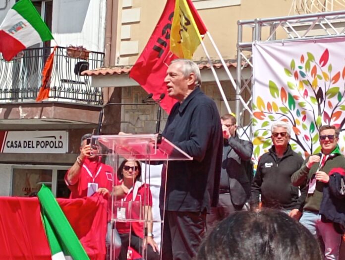 "Mafia e corruzione parassiti che distruggono": l'allarme di don Luigi Ciotti a Scafati