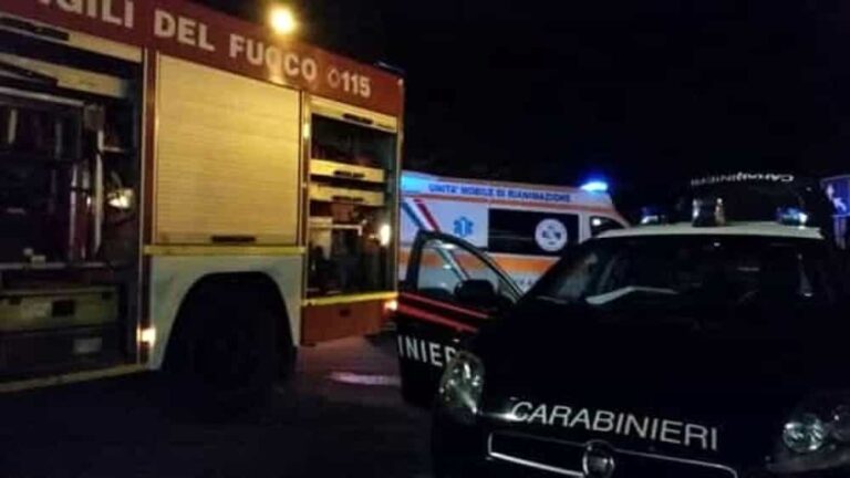 Casoria, tremendo incendio in una casa disabitata: rinvenuto un cadavere carbonizzato. Indagini in corso per stabilire l’identità