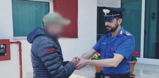 Ercolano, tenta il suicidio ma arrivano i carabinieri: i militari gli salvano la vita. "Aveva una corda al collo"