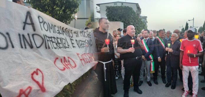 ciao Frederick la fiaccolata a pomigliano