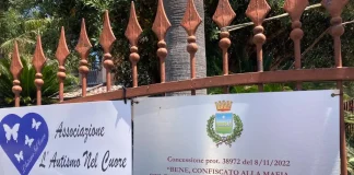 Quarto, vandali nella sede di un'associazione per bimbi autistici: "Messaggi inquietanti" in un bene confiscato