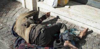 Pomigliano Frederik clochard brutalmente picchiato a morte