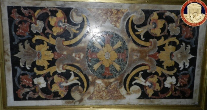 Torre del Greco, i paliotti in marmo rubati dieci anni fa saranno restituiti oggi alla Chiesa di Santa Maria di Costantinopoli Torre del Greco, i paliotti in marmo rubati dieci anni fa saranno restituiti oggi alla Chiesa di Santa Maria di Costantinopoli