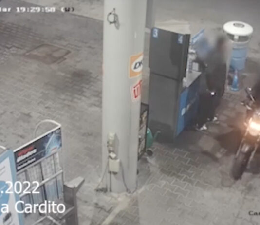 Rapine ai distributori di benzina in provincia di Napoli, arrestati tre fratelli ed un nipote: "Hanno colpito sei volte"