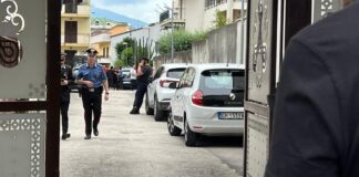 Acerra, bambina di 5 anni precipita dal terzo piano e muore: "Una tragedia sconvolgente"