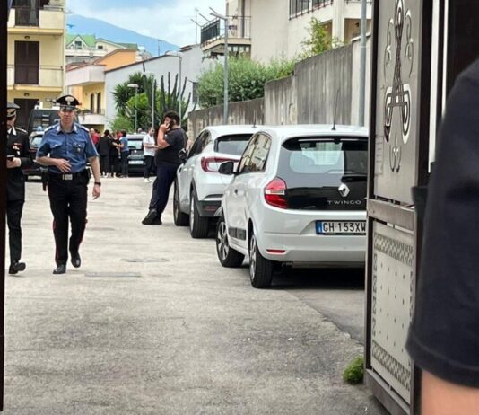 Acerra, bambina di 5 anni precipita dal terzo piano e muore: "Una tragedia sconvolgente"