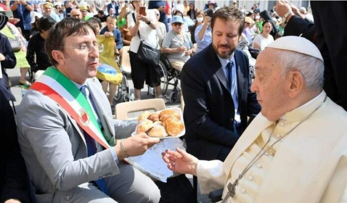 Un regalo speciale per il Papa: le sfogliatelle di Santa Maria la Carità