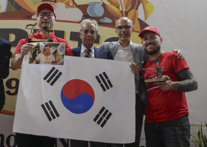 XX Trofeo Caputo E' coreano il Campione del Mondo dei Pizzaiuoli XX Trofeo Caputo E' coreano il Campione del Mondo dei Pizzaiuoli