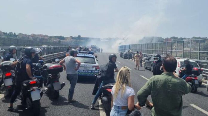 Esplode un'auto del Cnr in Tangenziale a Napoli