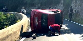 incidente si ribalta