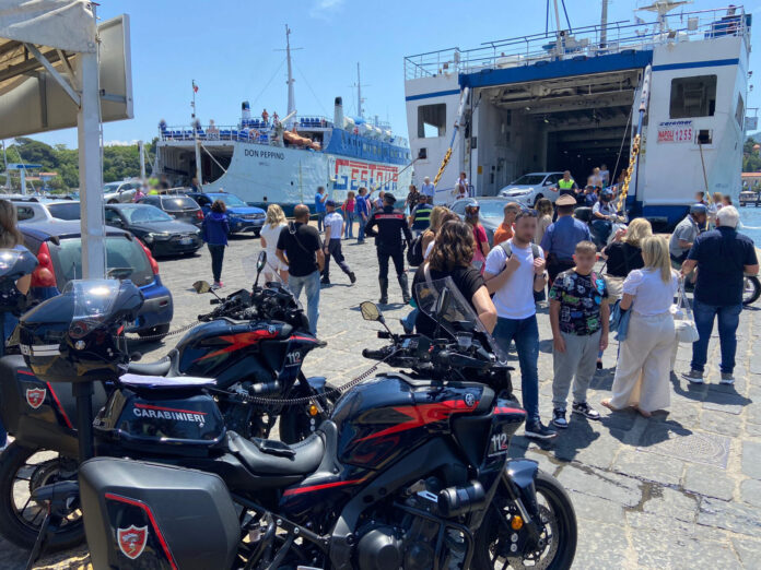 Ischia, controlli dei Carabinieri tra turisti e codice della strada