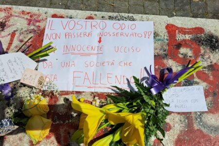 Frederick Akwasi Adofo: sulla "sua" panchina fiori e biglietti