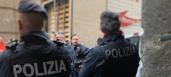 Napoli, al via il sequestro in via Egiziaca a Pizzofalcone: 20 occupanti abusivi di 19 immobili