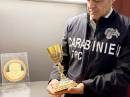 Un prezioso calice in argento dell’800 restituito alla Chiesa di Secondigliano: "Era stato trafugato negli anni scorsi"