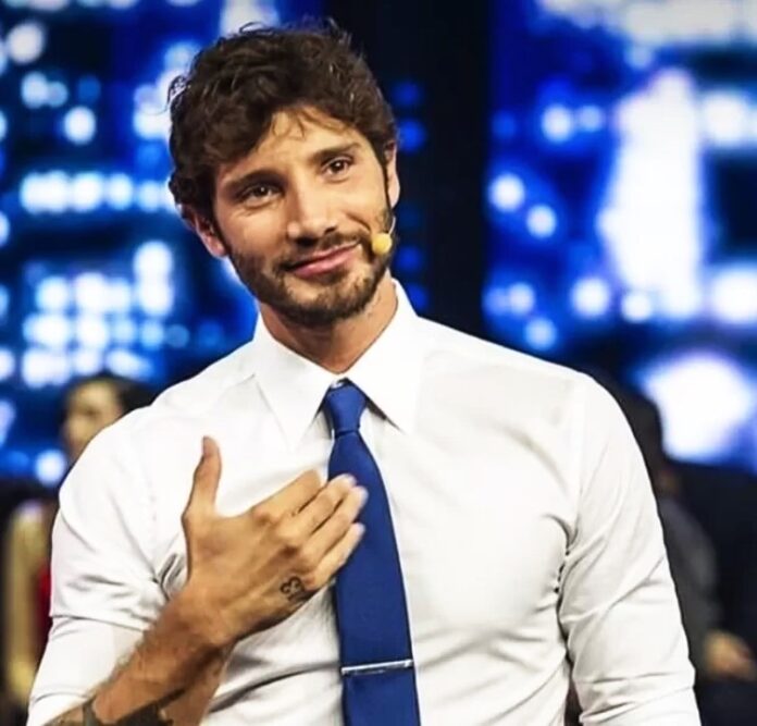 Stefano De Martino derubato con il “trucco dello specchietto”: bottino da migliaia di euro