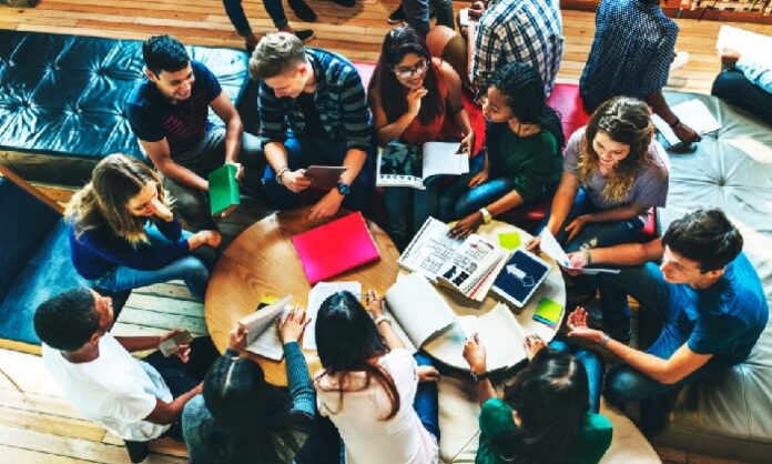 "A scuola in Europa": consegnate le 11 borse di studio per studenti di istituti tecnici e professionali, tra i vincitori 5 campani