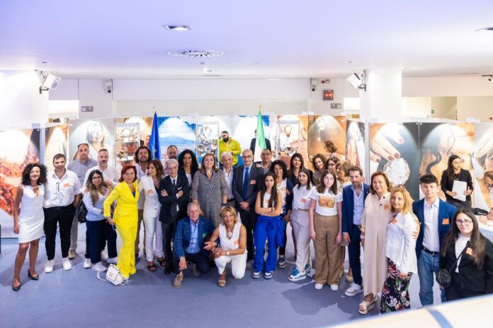 L'arte del corallo e del cammeo di Torre del Greco in vetrina al Parlamento europeo. Adinolfi (Fi): "Eccellenza unica al mondo"