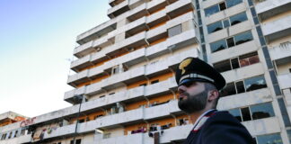 Scampia: Blitz anti-droga. Carabinieri setacciano i lotti tra arresti e sequestri