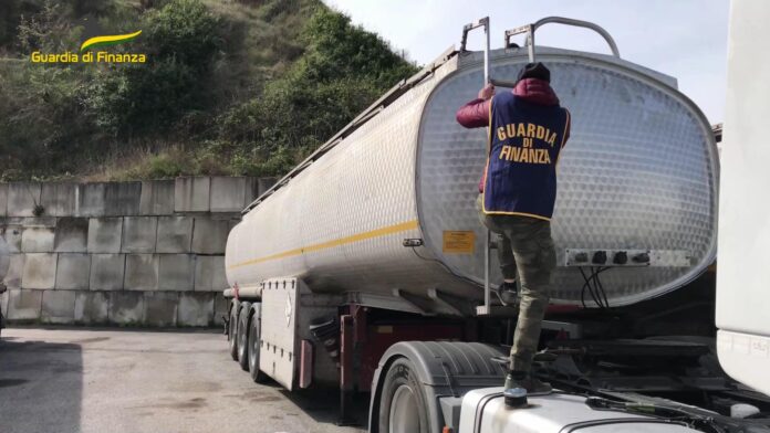 Mariglianella, contrabbando di carburante: 4 indagati. "Sequestri per oltre un milione di euro"
