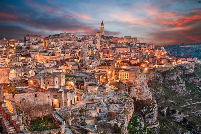Capitale italiana della cultura 2026, la Campania sceglie di non correre: in pole Basilicata, Calabria, Puglia, Sicilia e Molise