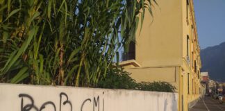 Castellammare choc, al corso De Gasperi una scritta inneggiante a un boss della camorra ucciso Castellammare choc, al corso De Gasperi una scritta inneggiante a un boss della camorra ucciso