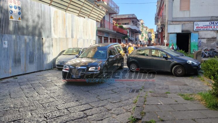 Pomigliano d’Arco, l’addio commosso della città a Frederick