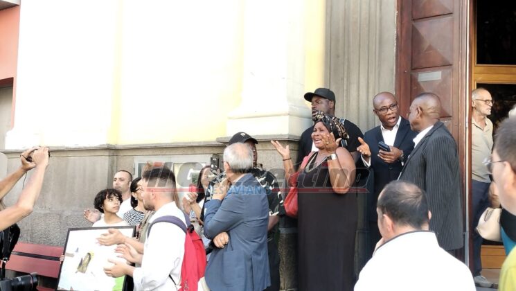 Pomigliano d’Arco, l’addio commosso della città a Frederick