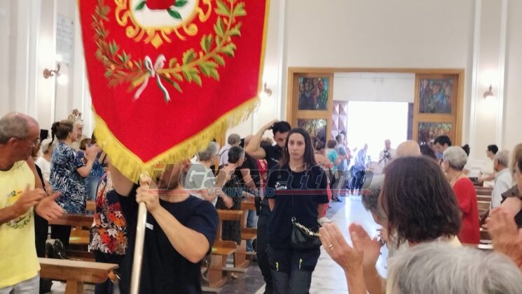 Pomigliano d’Arco, l’addio commosso della città a Frederick